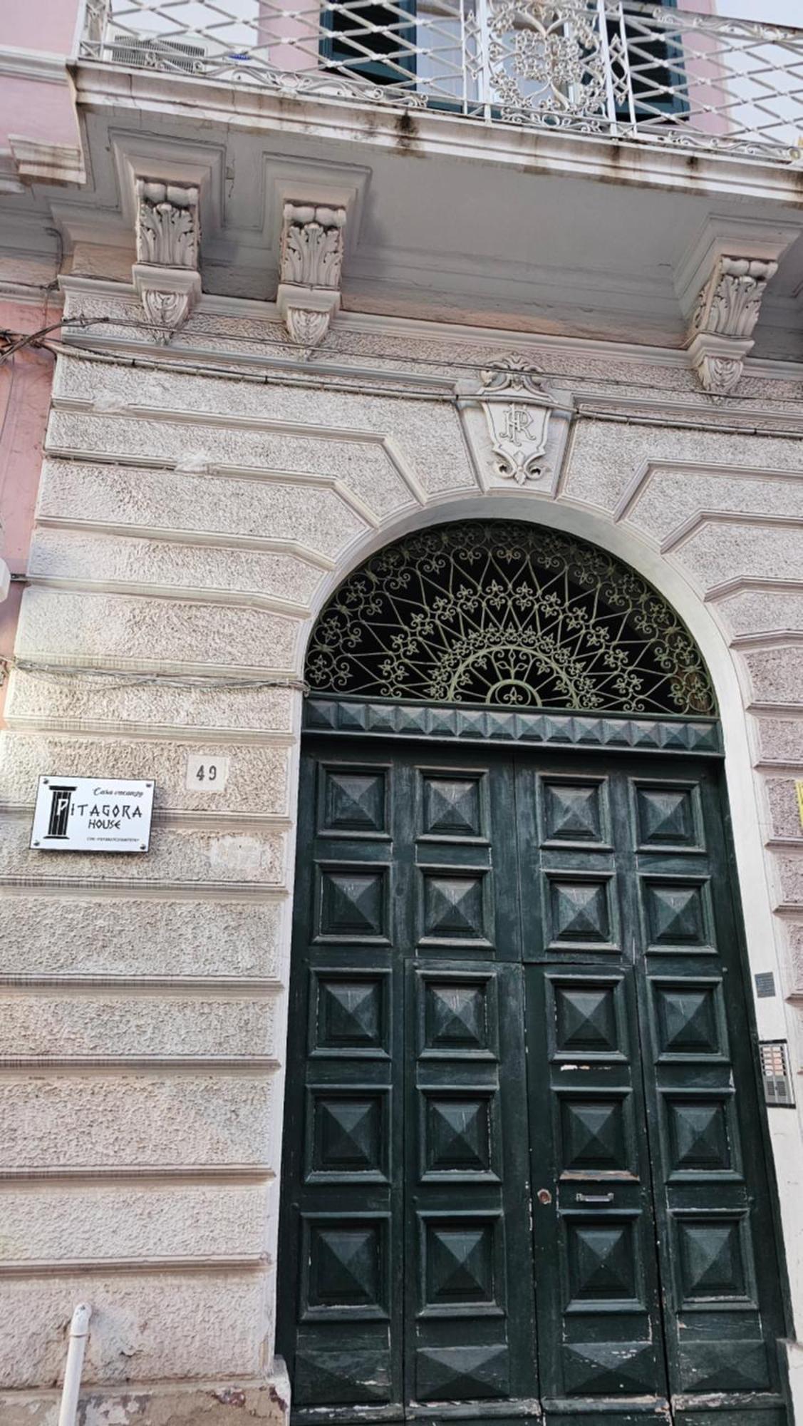 Pitagora House Hotel Tarente Buitenkant foto
